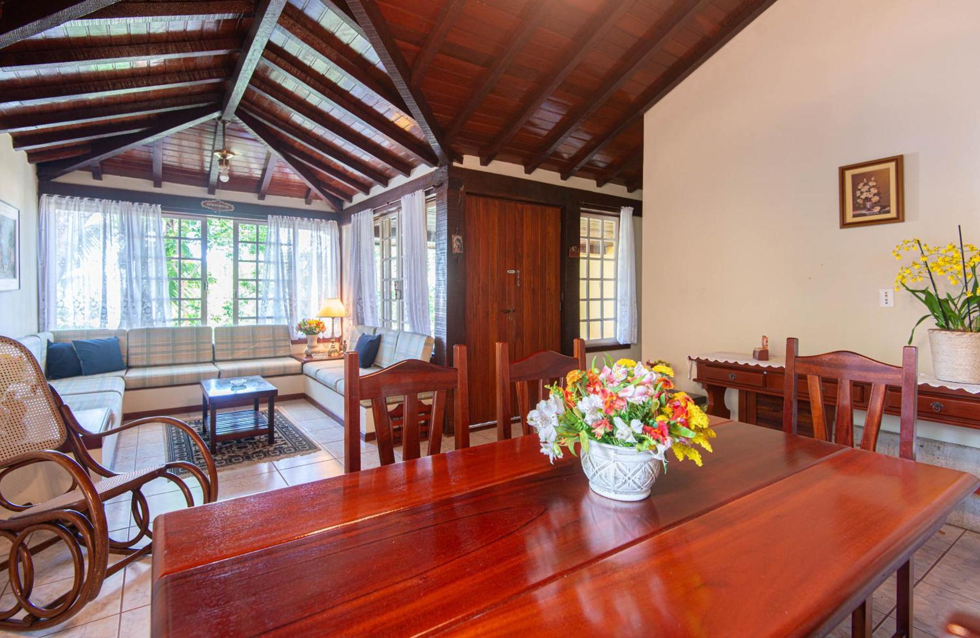 Casa de Férias Casa Com Piscina Na Localização De -wifi 500mb, Smart Tv 4k - Agua E Luz Cobrados A Parte