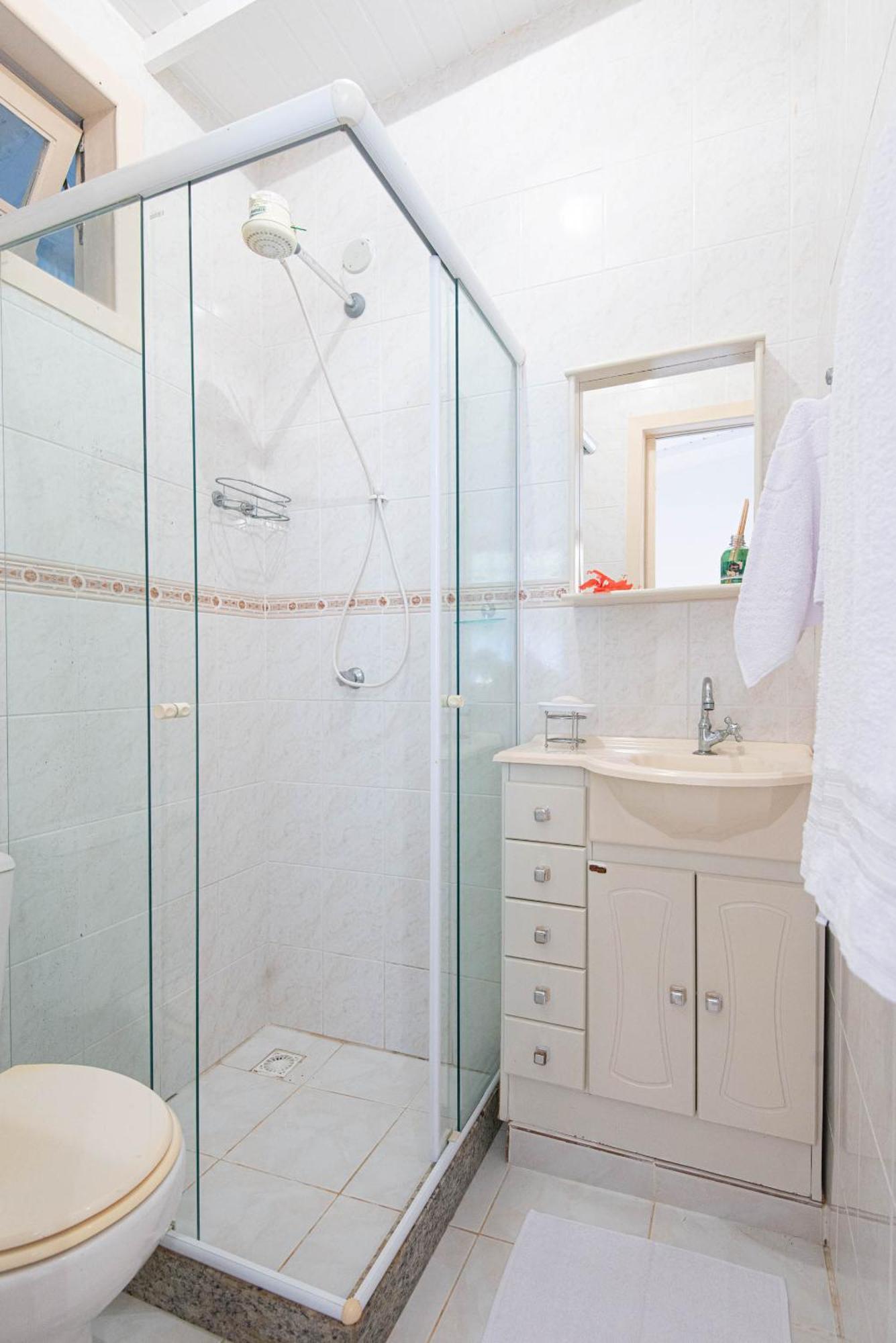 Casa Com Piscina Na Localização De -wifi 500mb, Smart Tv 4k - Agua E Luz Cobrados A Parte