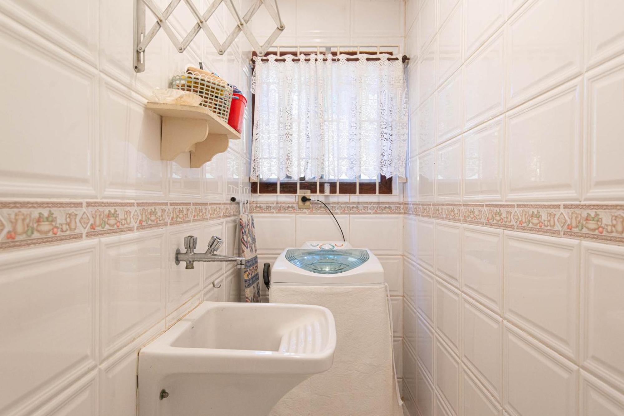 Casa Com Piscina Na Localização De -wifi 500mb, Smart Tv 4k - Agua E Luz Cobrados A Parte Búzios