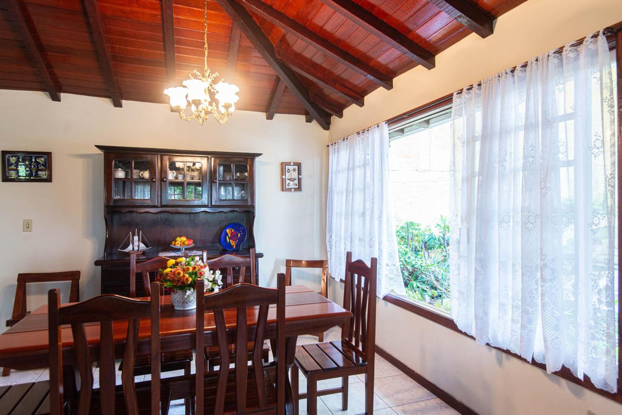 Casa Com Piscina Na Localização De -wifi 500mb, Smart Tv 4k - Agua E Luz Cobrados A Parte